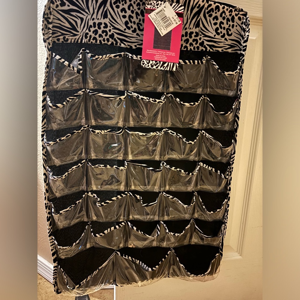 Hanging jewelry organizer
